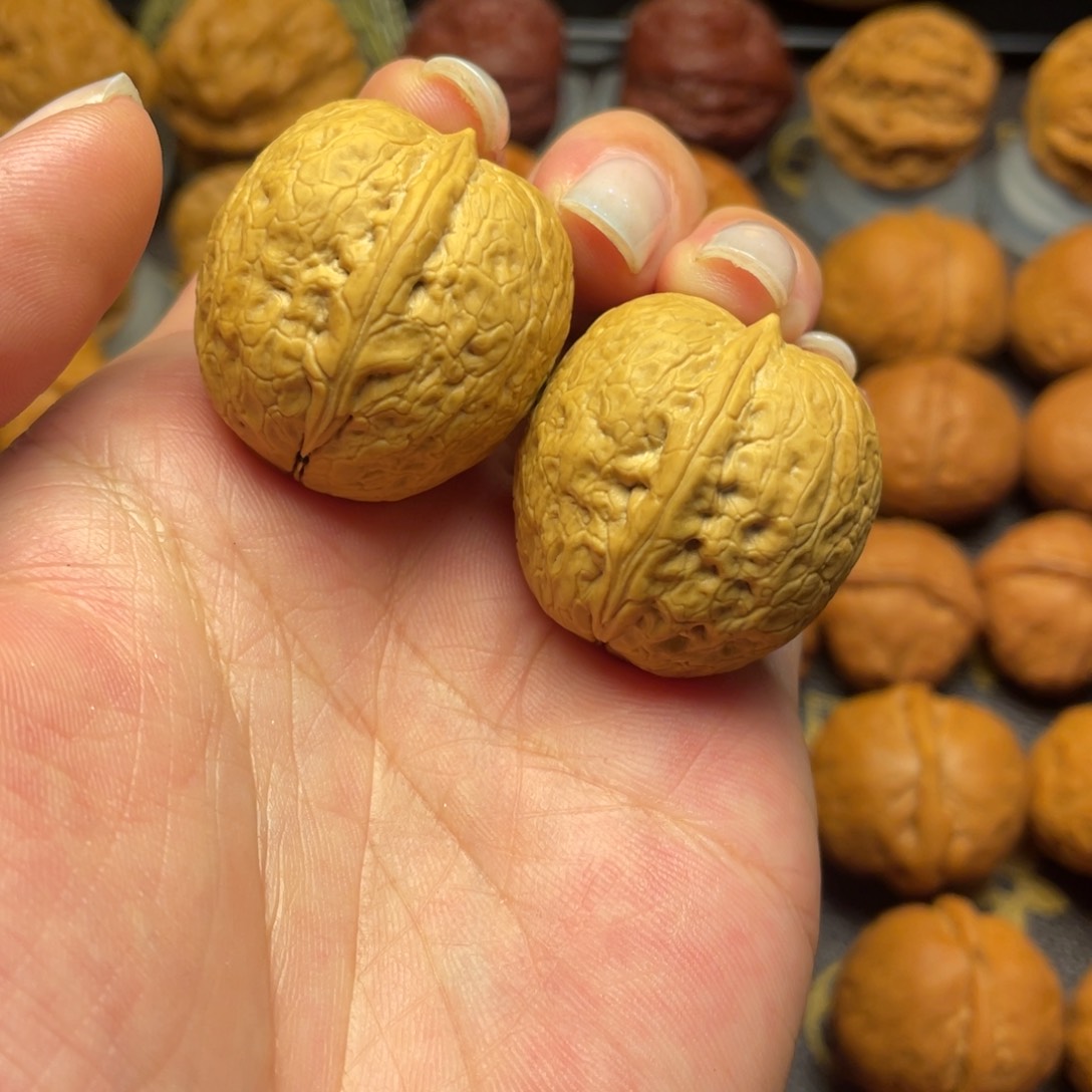 文玩核桃把件鱼子纹