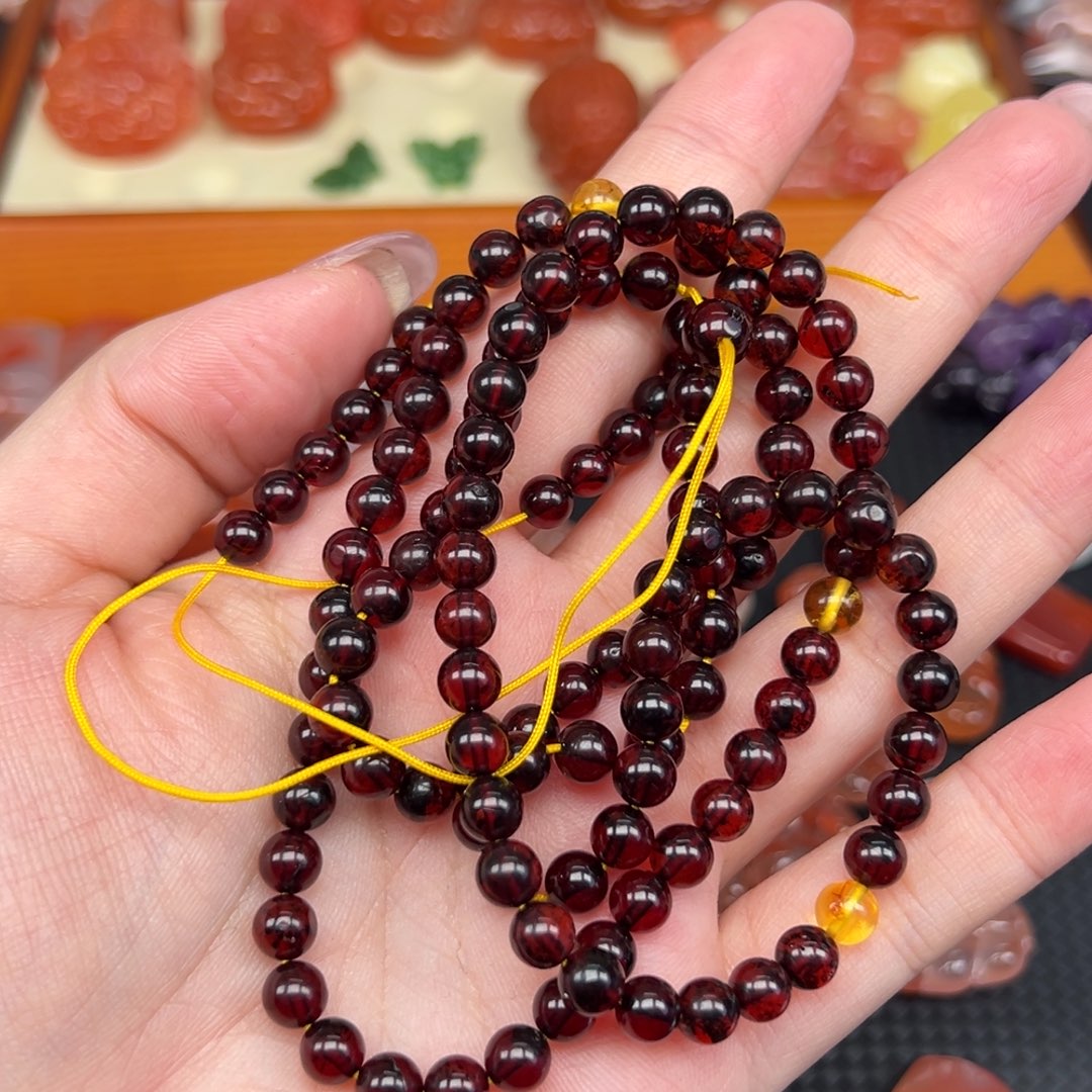 琥珀未镶嵌手链多样性