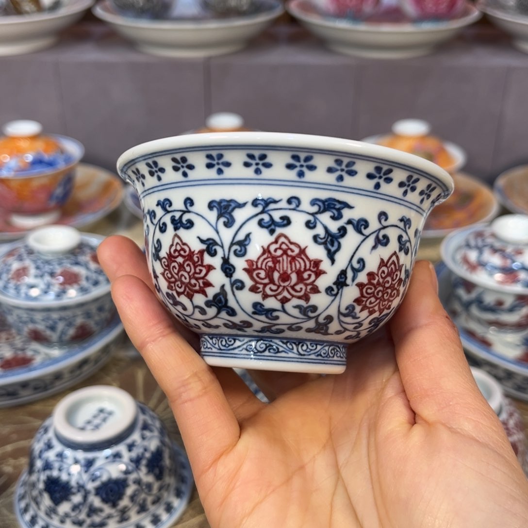 永乐青花釉里红缠枝莲大压手