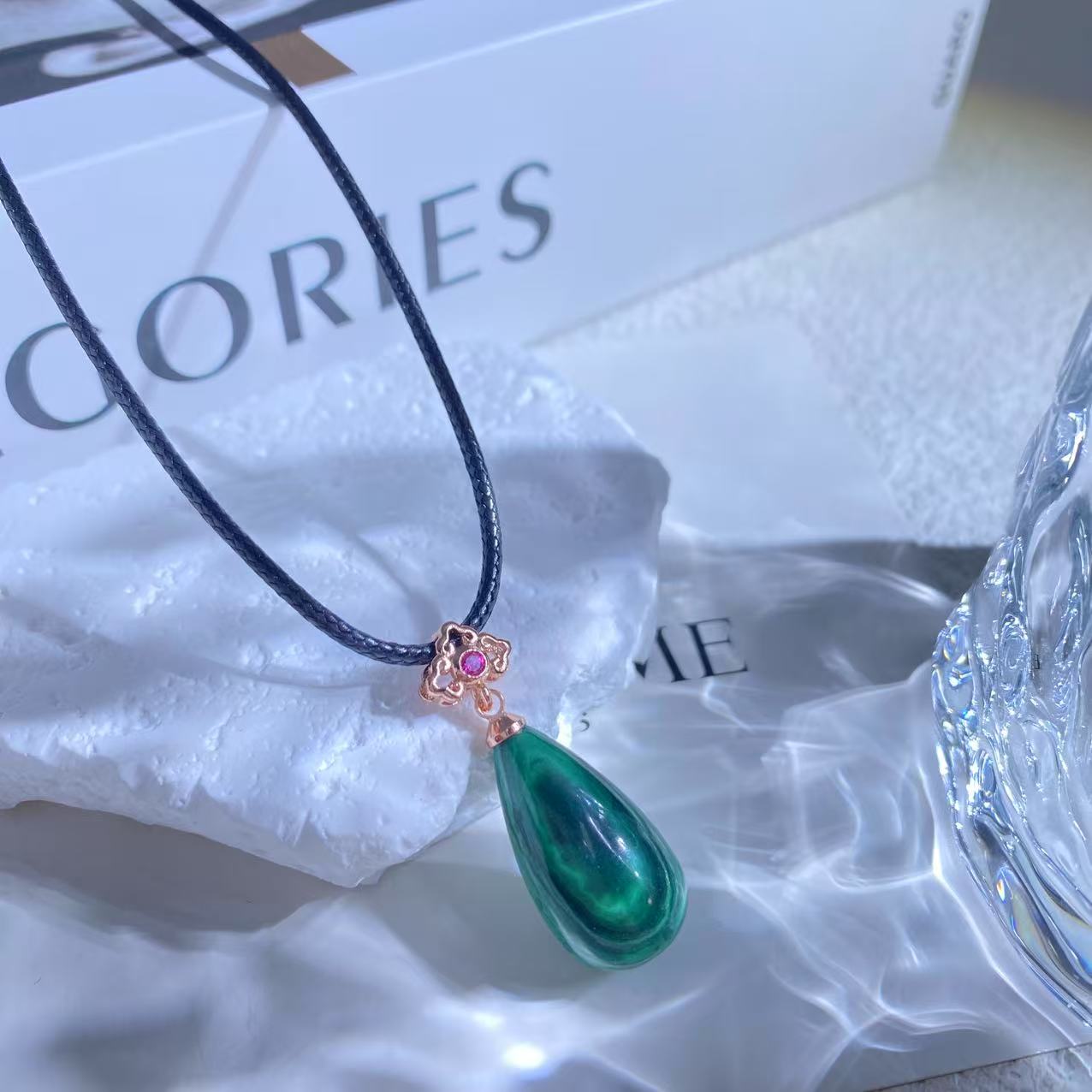 孔雀石水滴吊坠多样性随机发货113