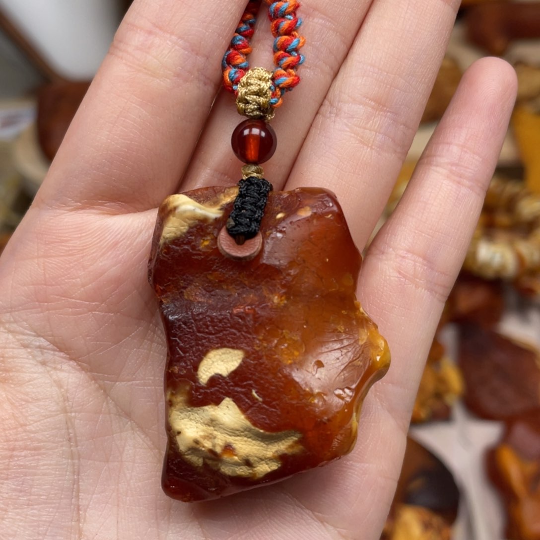 未镶嵌琥珀珠宝奇石