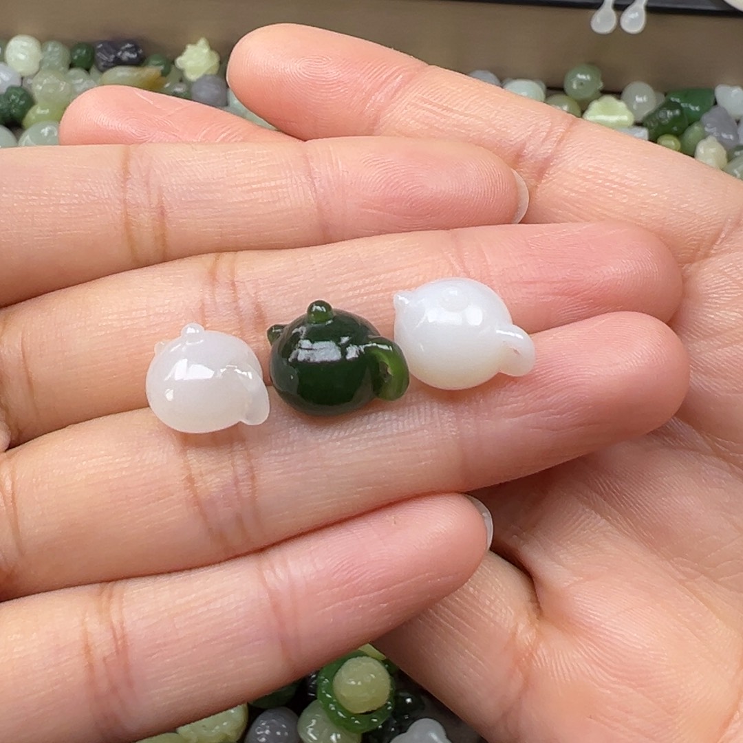 和田玉未镶嵌颈饰98一个多样性发其一