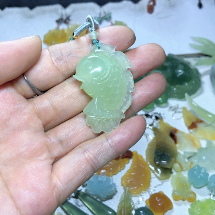 【闪购商品】蛇纹石玉耳环未镶嵌网***怕