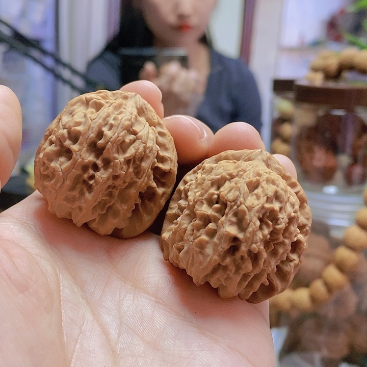 【闪购商品】文玩核桃把件36白狮子