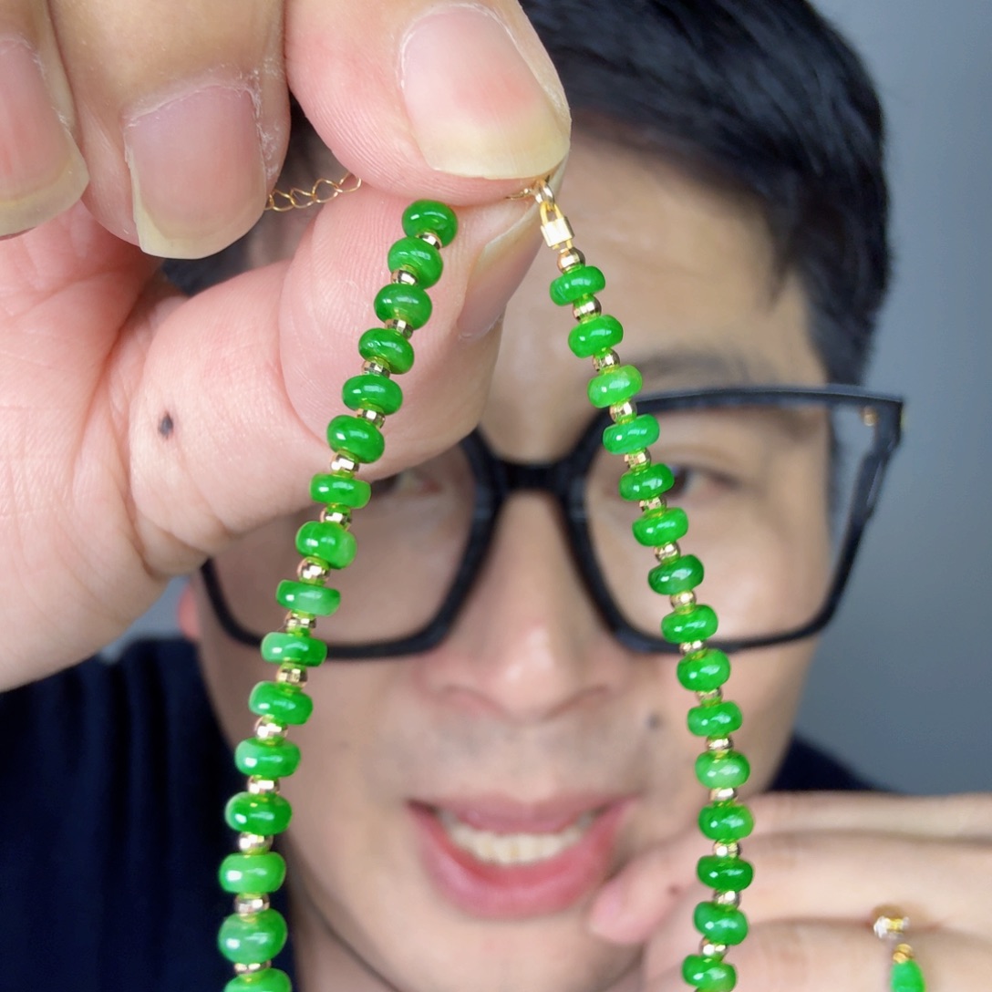 翡翠18K金镶嵌颈饰一件