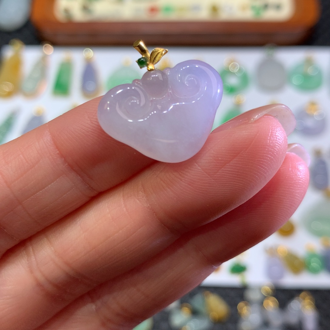 翡翠颈饰18K金镶嵌翡翠吊坠的未镶嵌