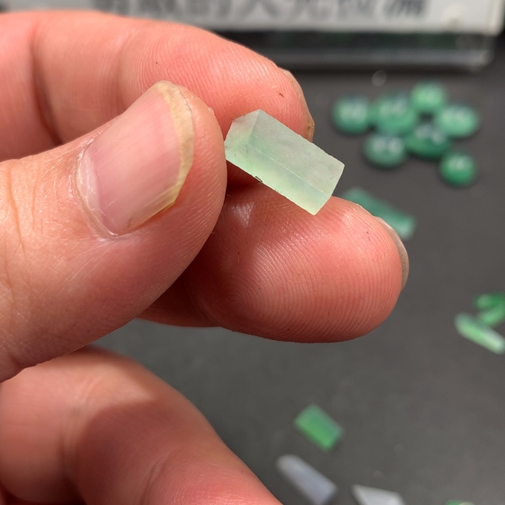 定制翡翠未镶嵌材料定制