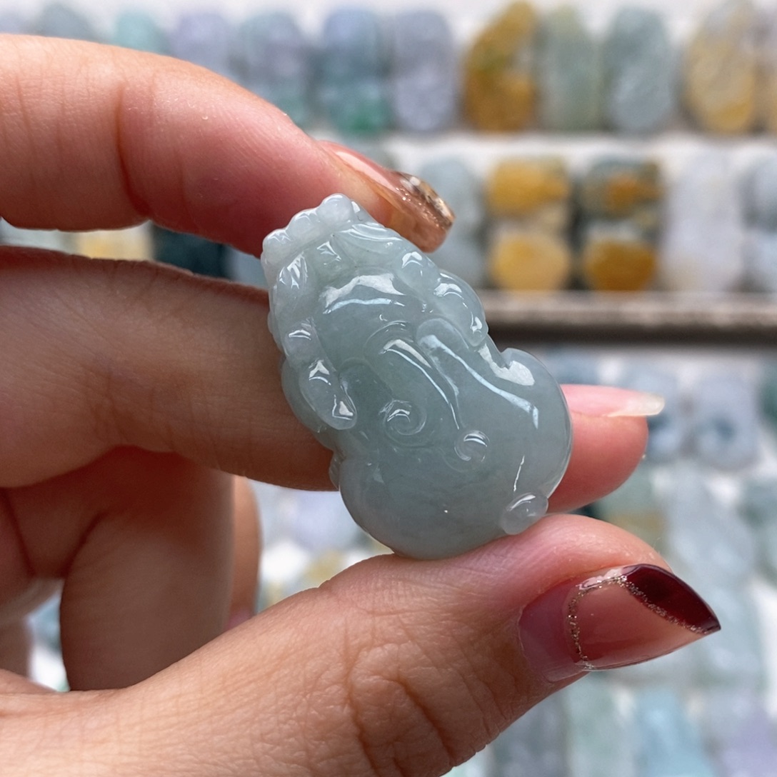 翡翠吊坠(赠链)未镶嵌