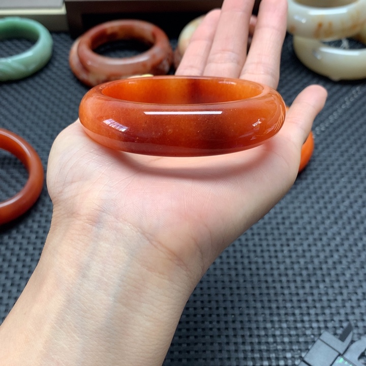 小***豆石英质玉手镯未镶嵌