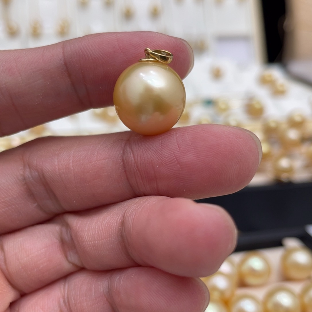 海水珍珠颈饰18K金镶嵌玫*脑