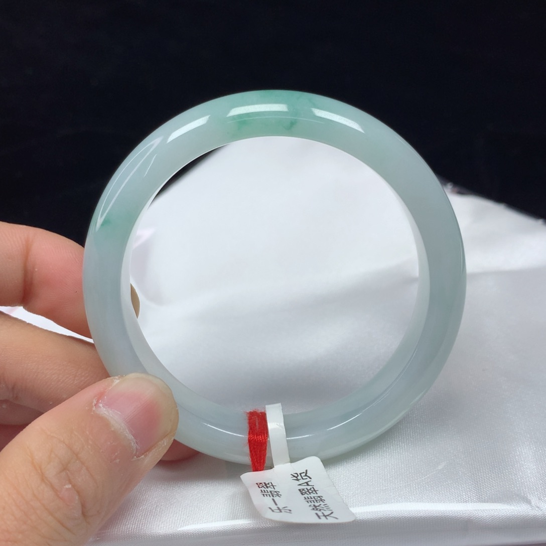 翡翠手镯（圆镯）未镶嵌54.1