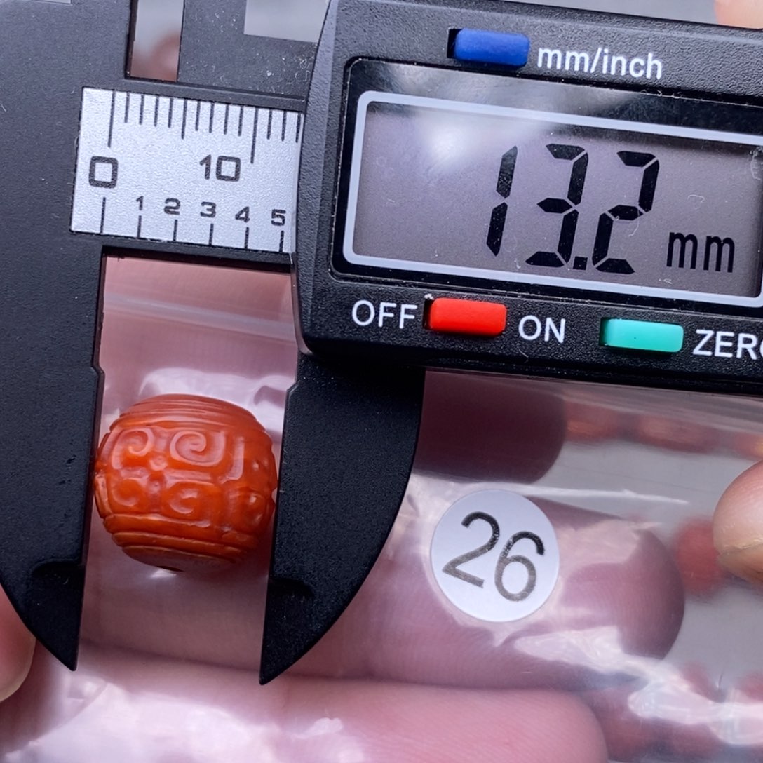 南红玛瑙未镶嵌配饰有瑕疵