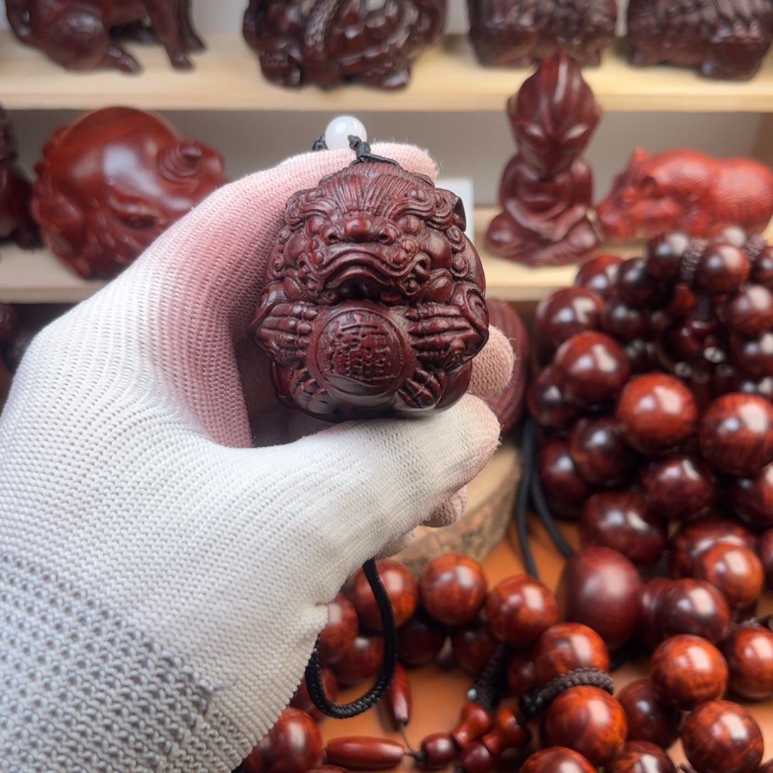 染料紫檀（血檀）手把件高油性-多样性发其一