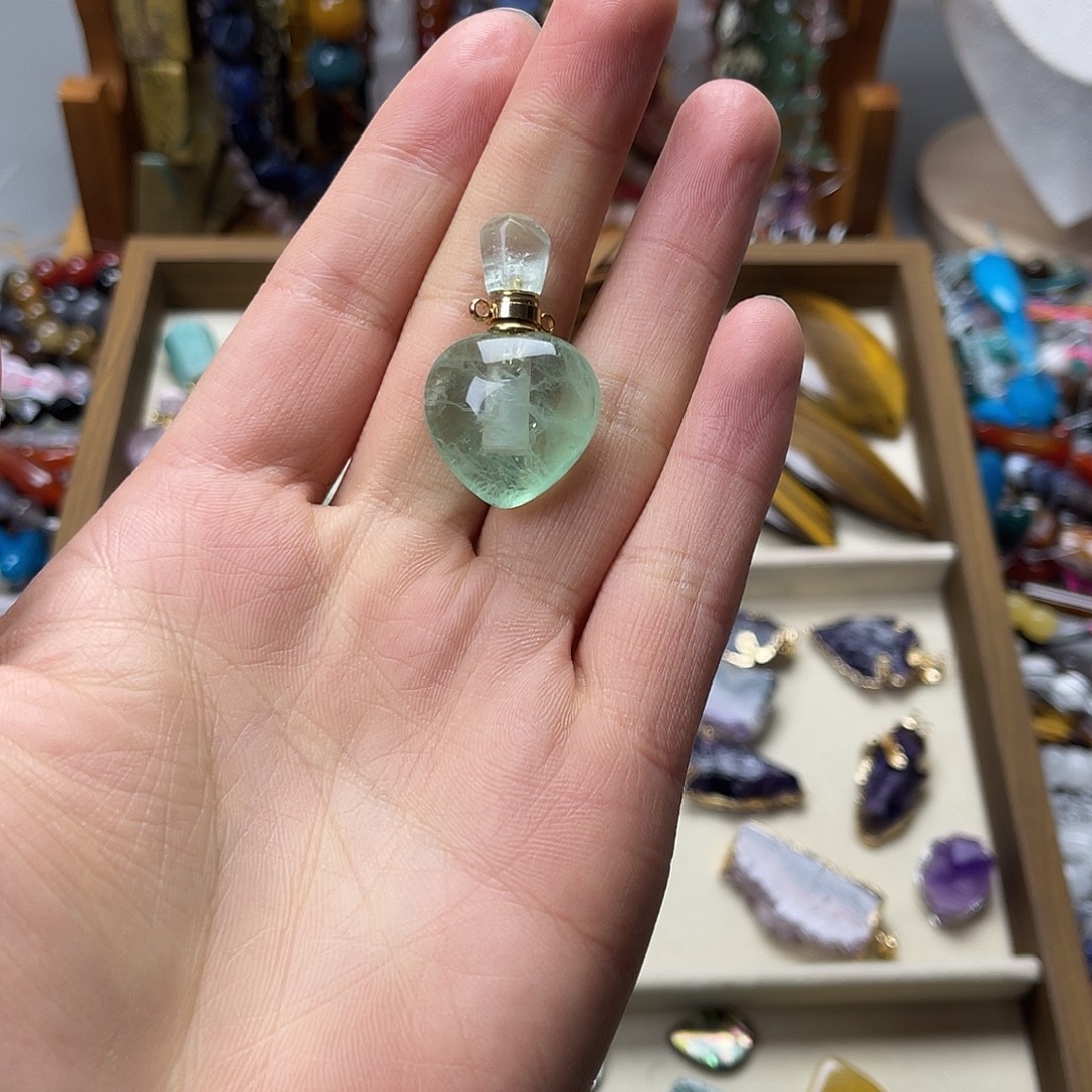 玛瑙/玉髓未镶嵌珠宝半成品萤石爱心香水瓶一个