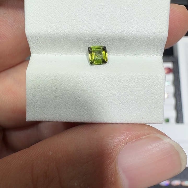 杨***木碧玺未镶嵌天然天然碧玺