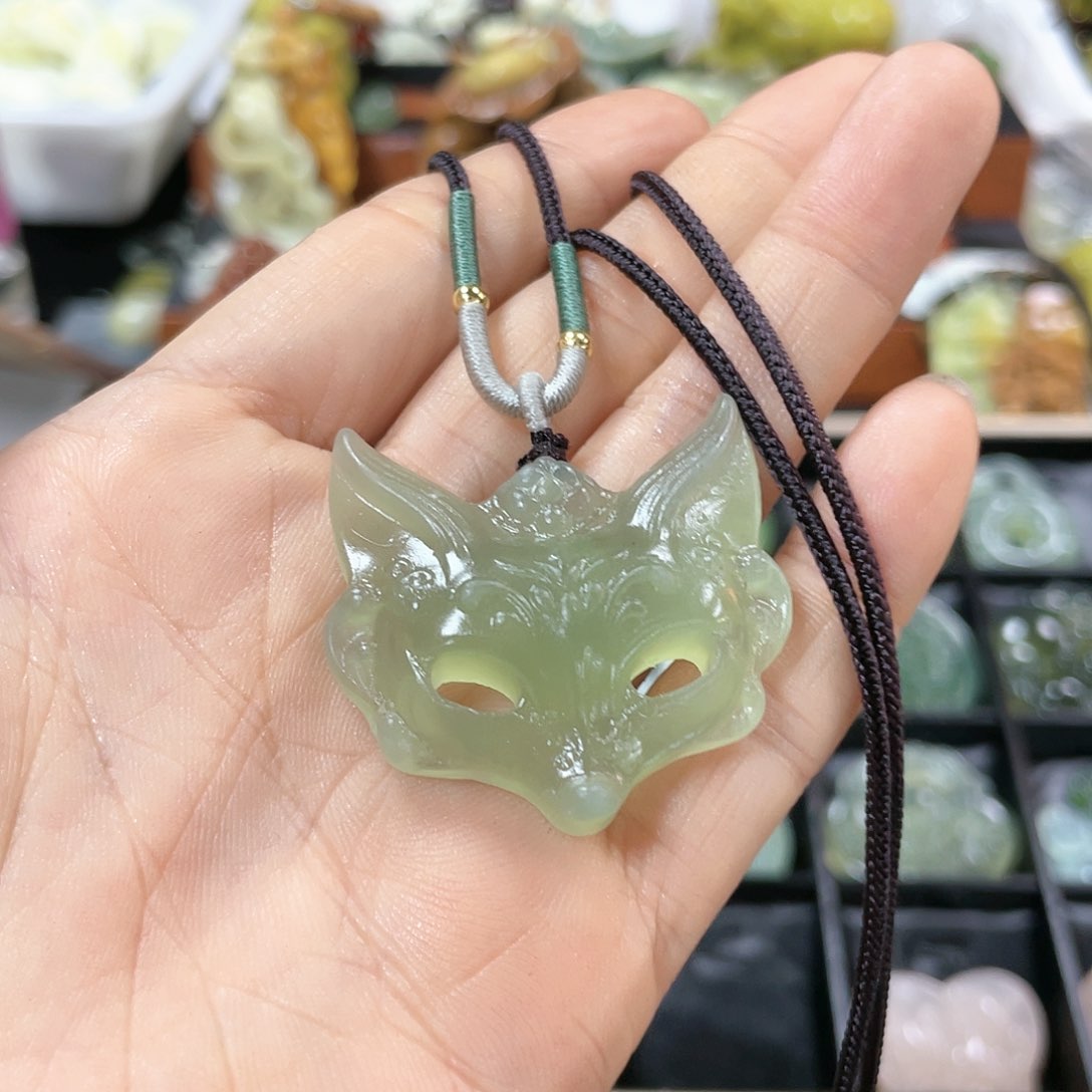 石英质玉颈饰合金