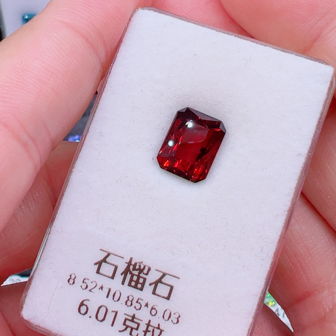 6.01克拉未镶嵌石榴石