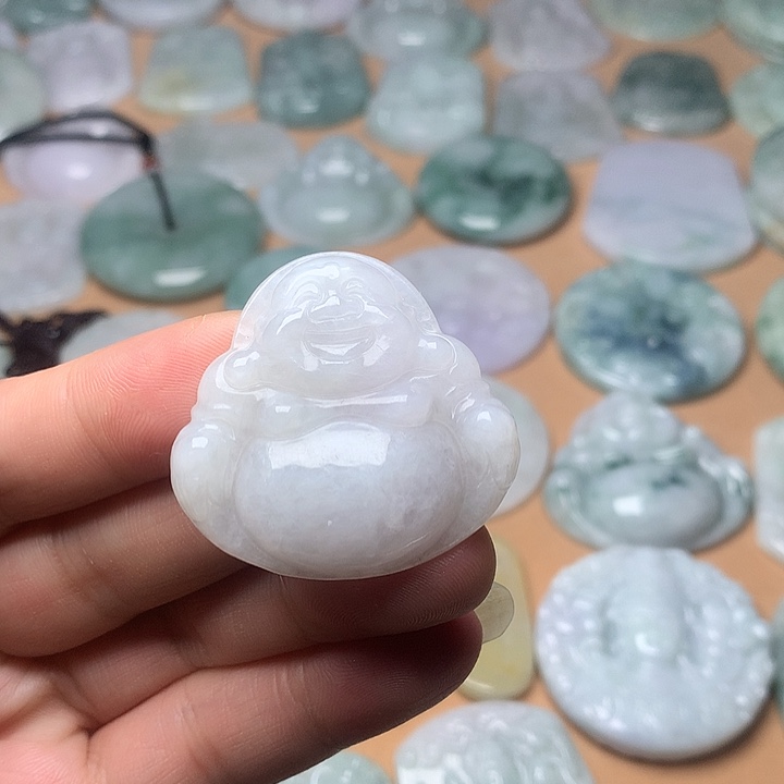 翡翠未镶嵌颈饰佛