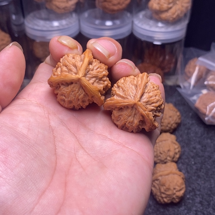 文玩核桃吊坠35盘山三棱