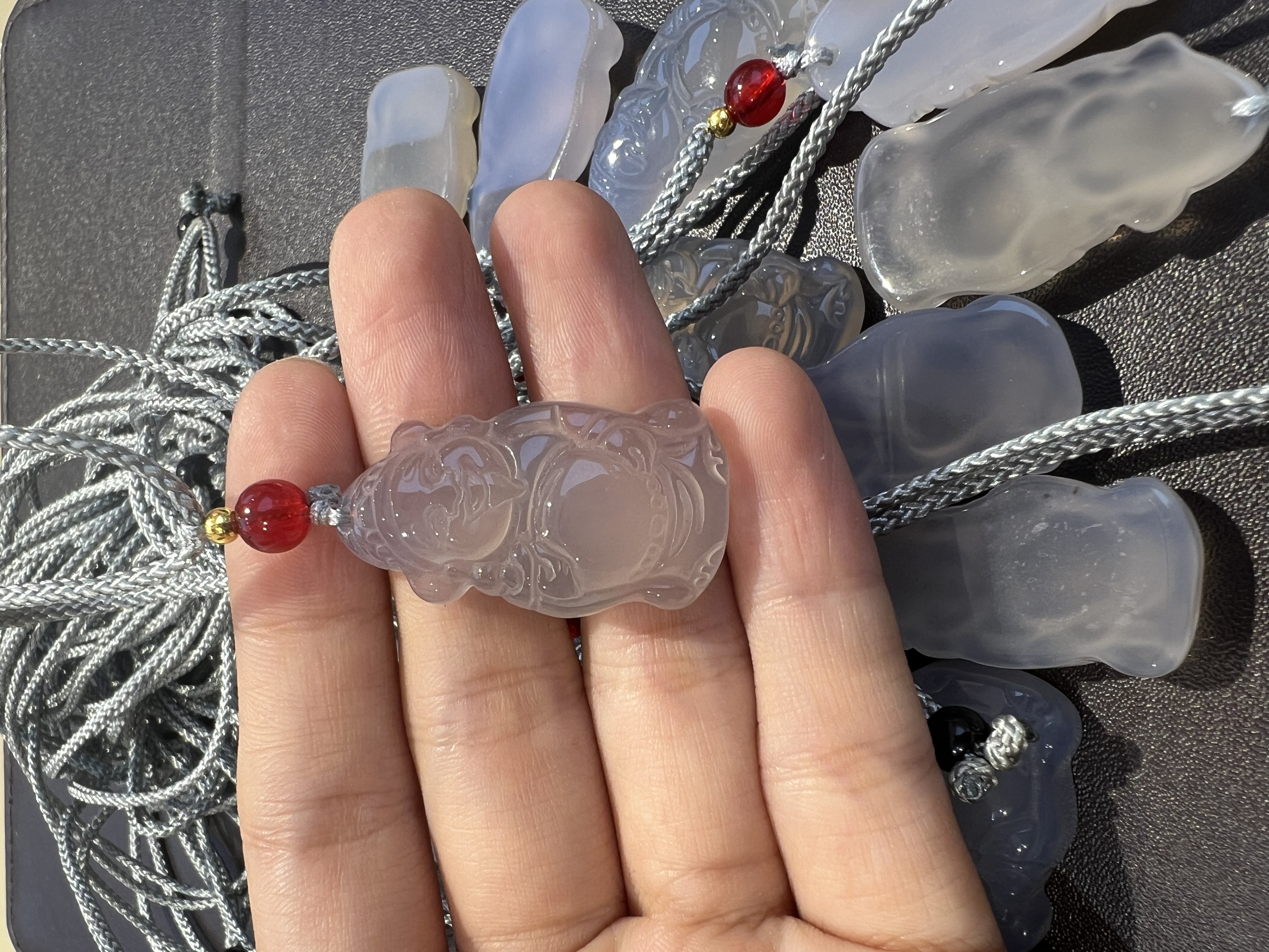 天然高冰玉髓财神吊坠