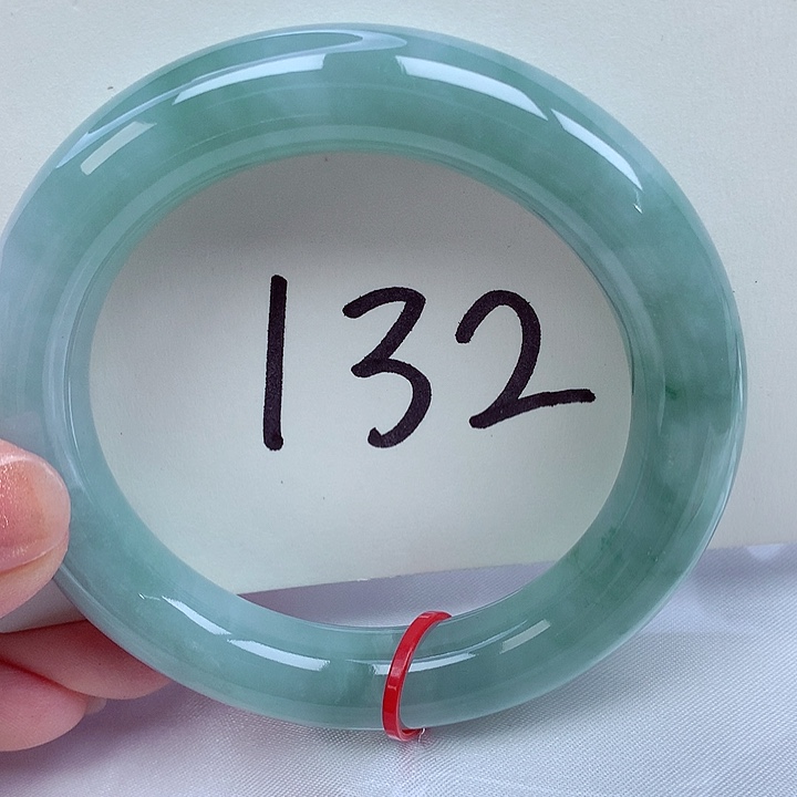 翡翠手镯未镶嵌翡翠