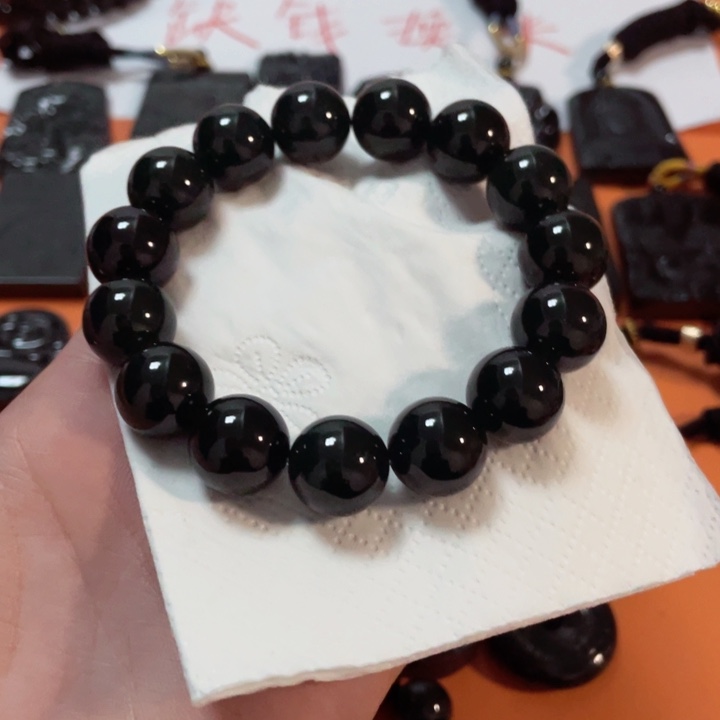 翡翠颈饰未镶嵌缘*