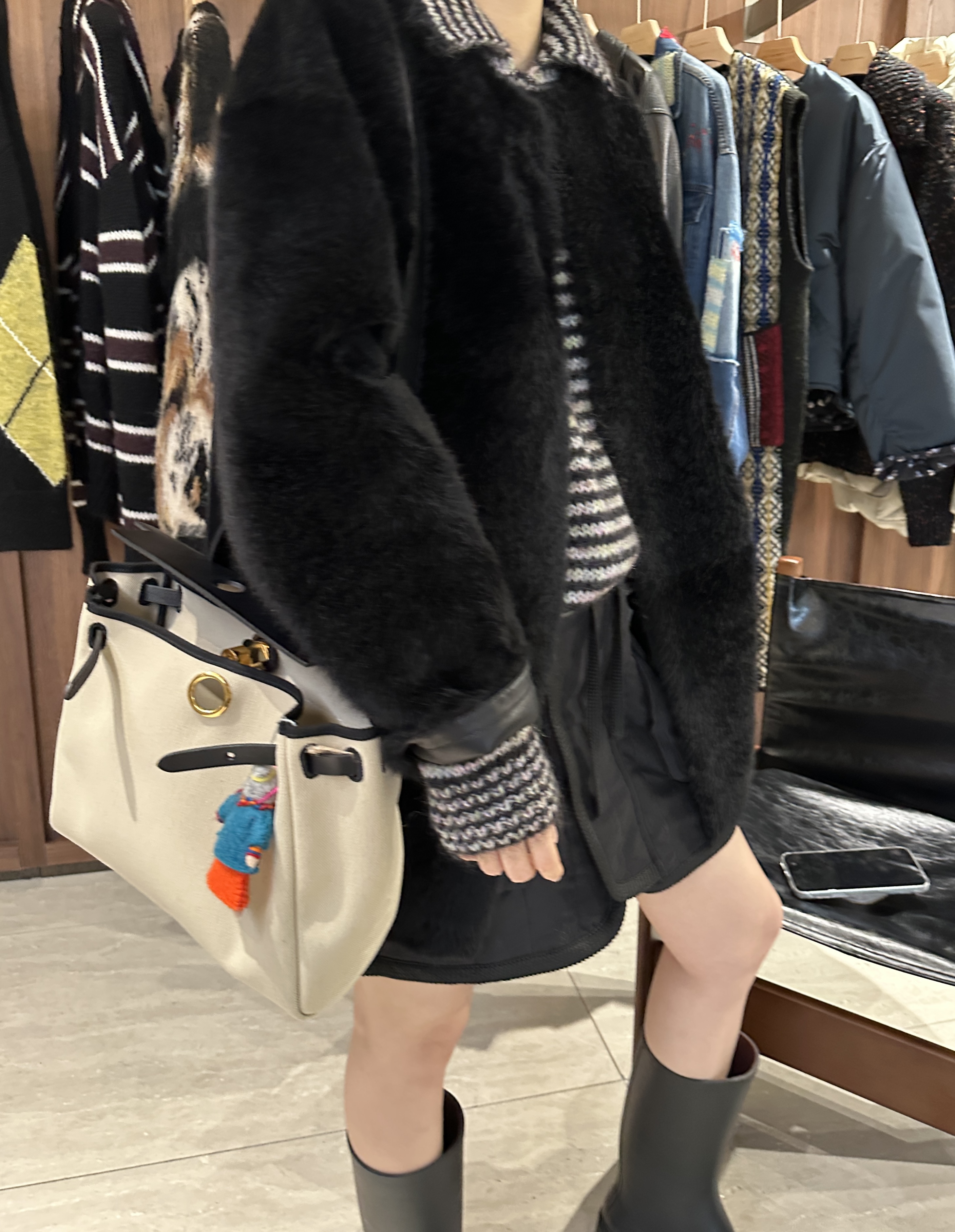 西班牙进口拉贡圆领羊皮毛一体皮 草外套  J25WT746