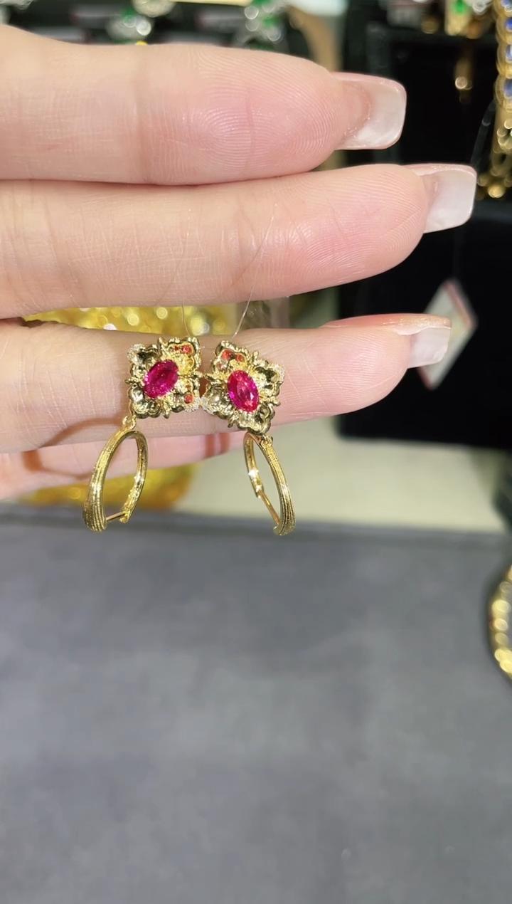 18K金镶嵌天然无烧红宝石耳饰 K黄