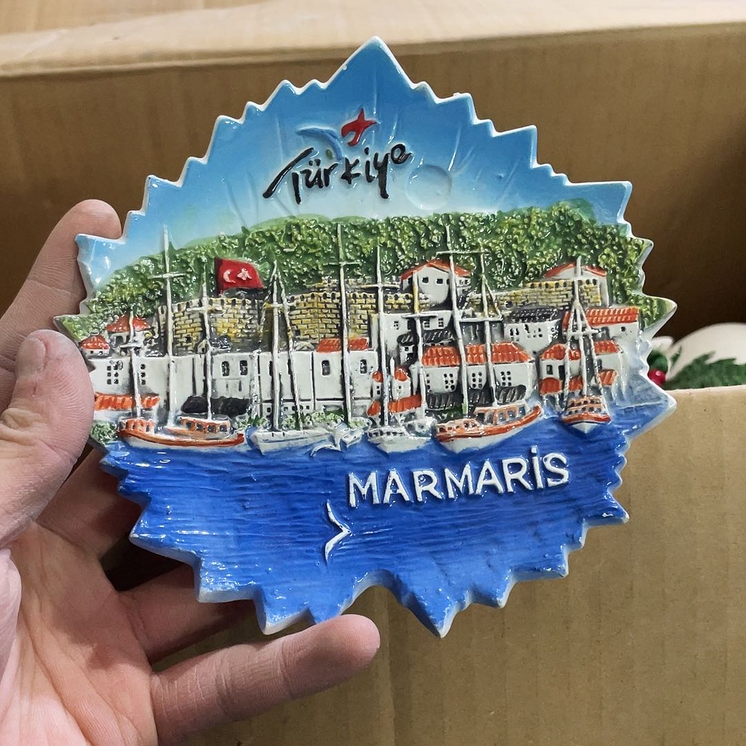 摆件   磕碰 封釉。