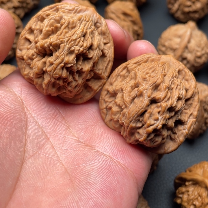 文玩核桃把件虎头