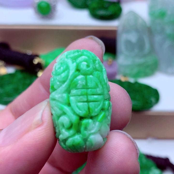 翡翠未镶嵌吊坠(不含链)