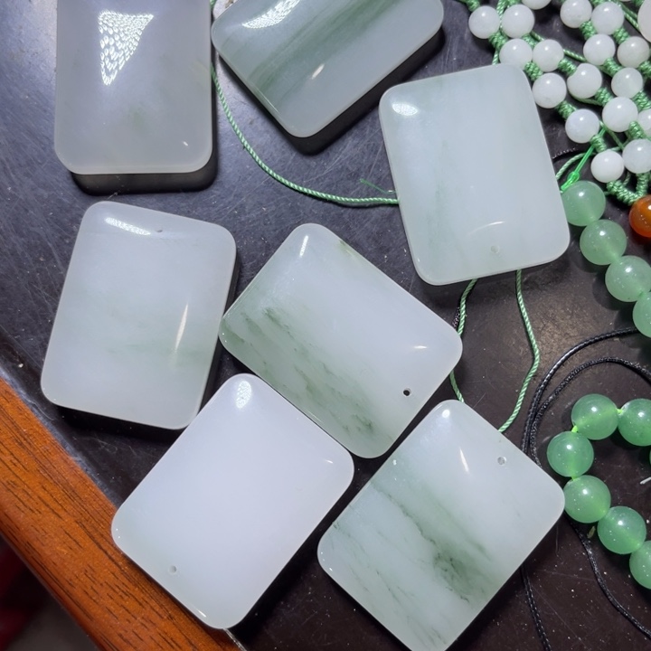 石英质玉未镶嵌颈饰