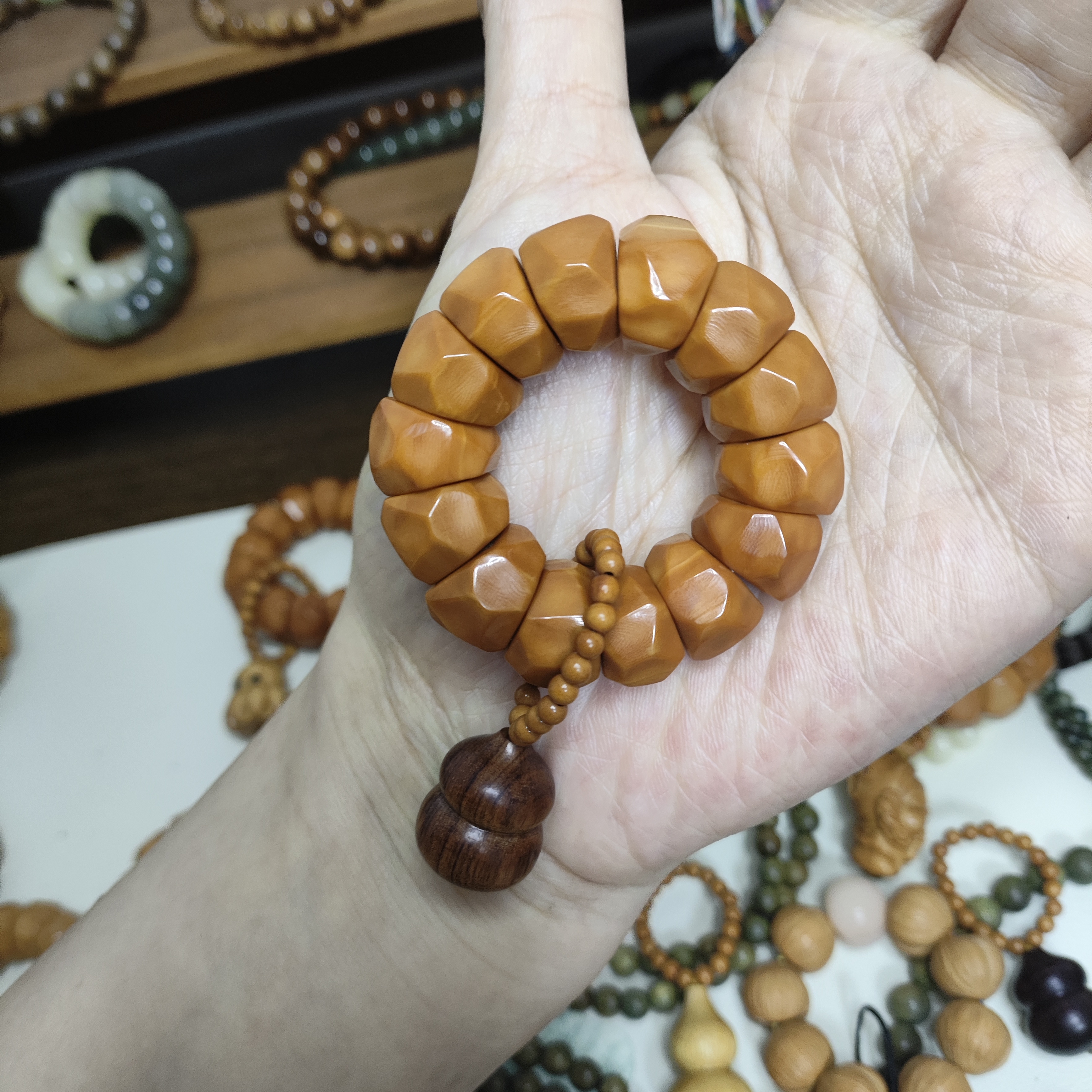 原创手工猴头核桃大肠手捻葫芦雕刻文玩饰品绕指柔盘玩