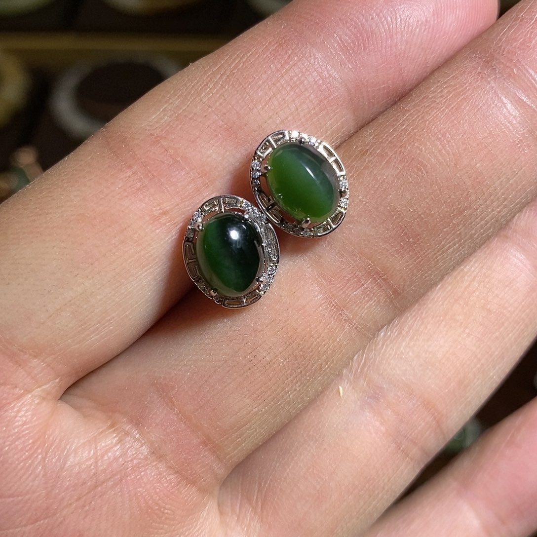 【闪购商品】银S925镶嵌和田玉（碧玉）耳钉