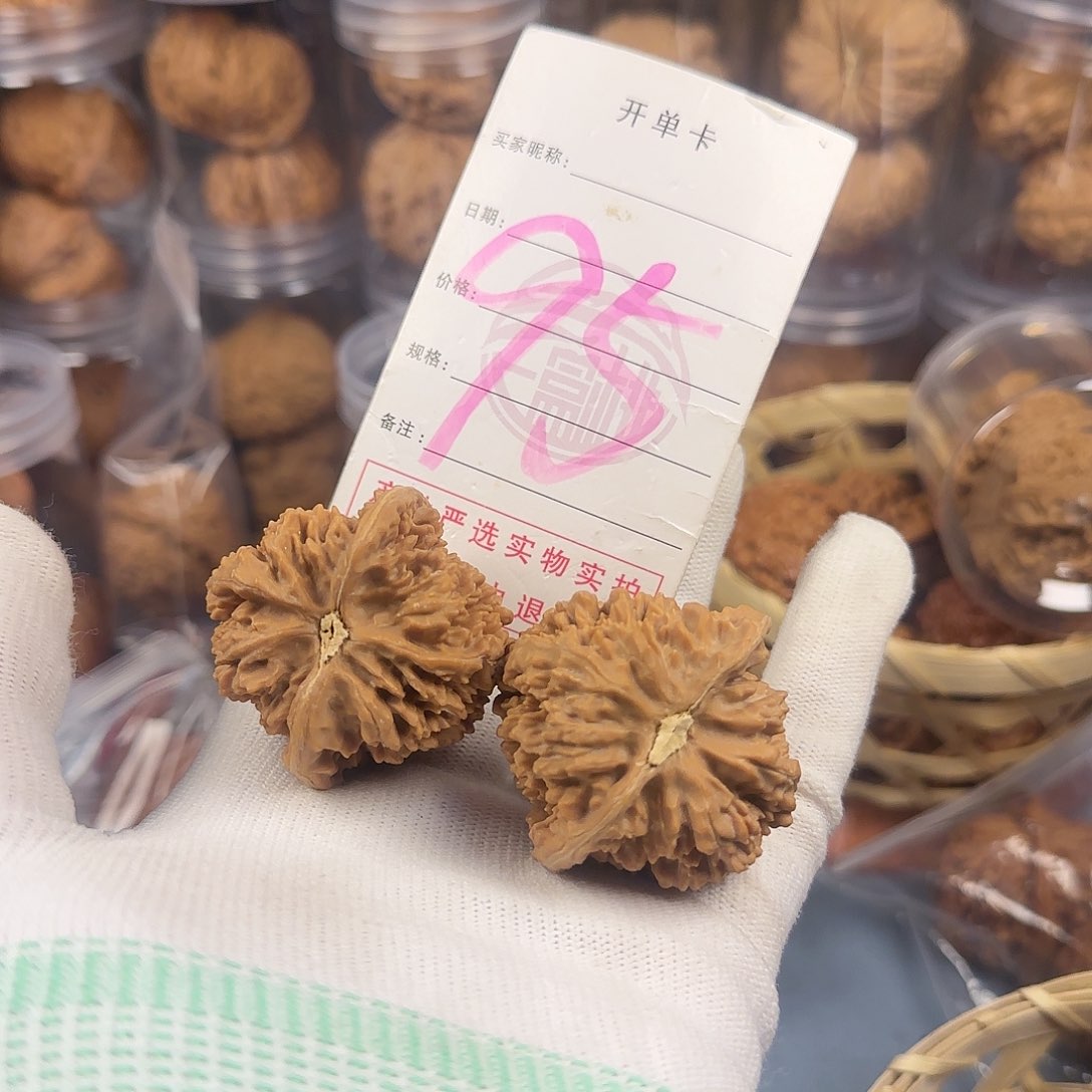 文玩核桃吊坠断***离星星