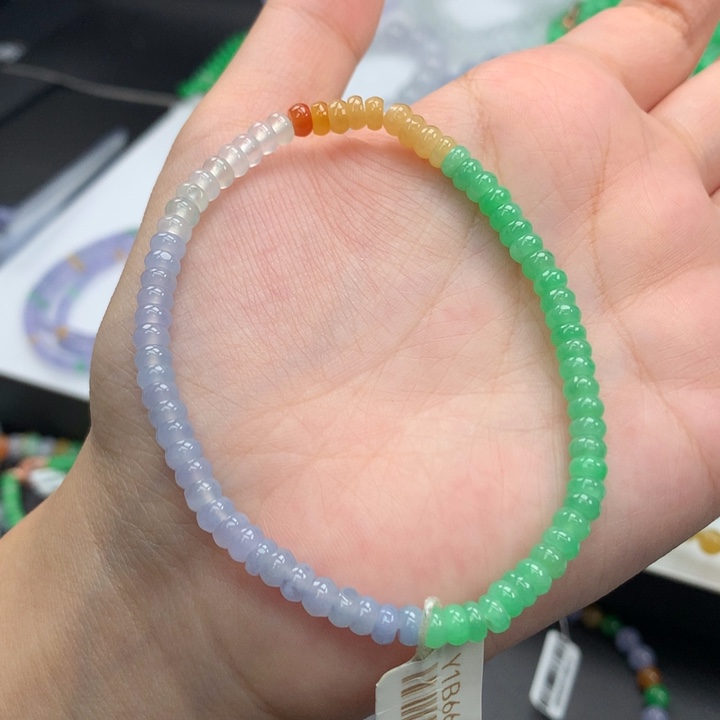 翡翠手镯未镶嵌翡翠