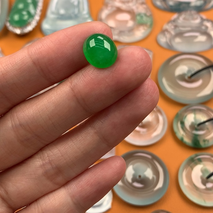 翡翠未镶嵌颈饰…..