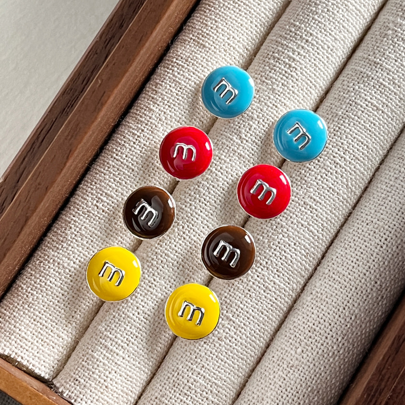 925银耳饰 彩色m巧克力豆耳钉女简约小巧个性小众设计时髦耳饰