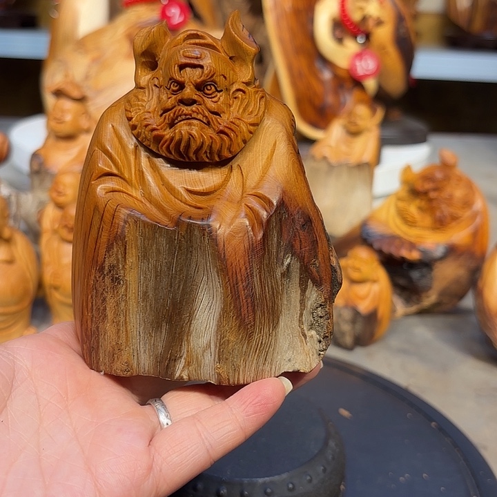 柏木太行崖柏钟馗摆件