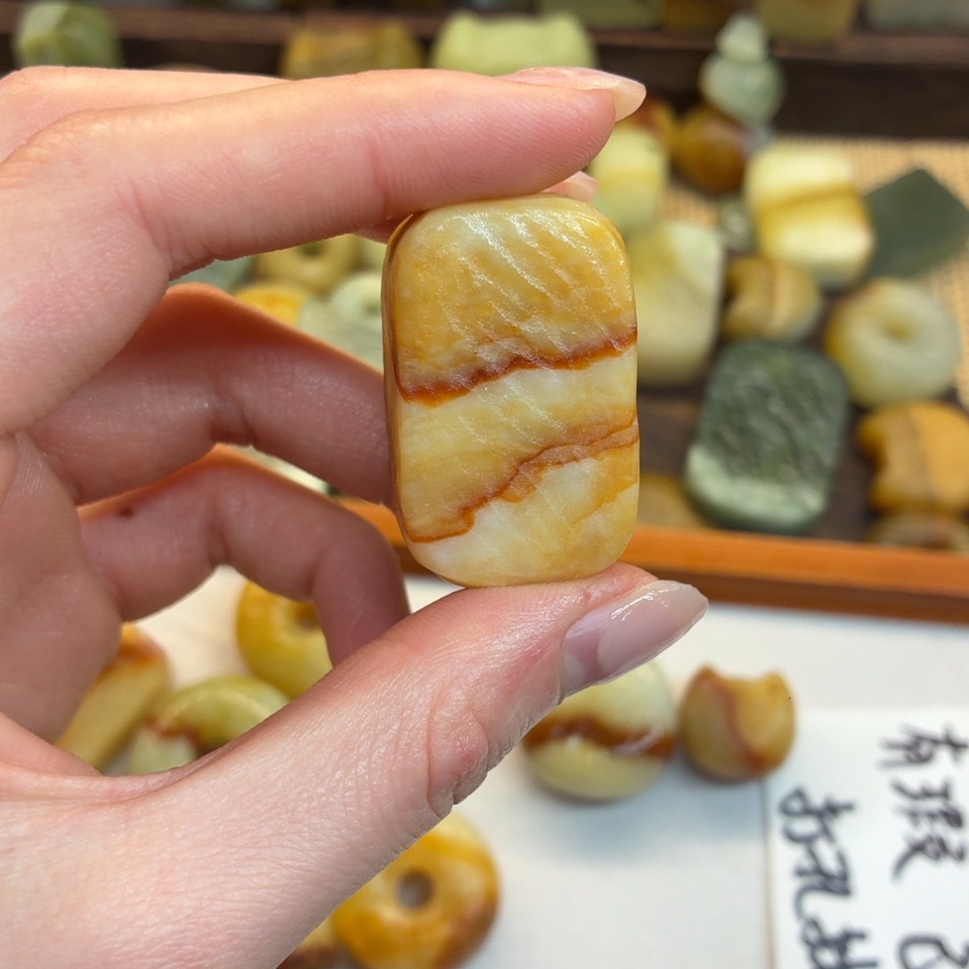 魔***力蛇纹石玉未镶嵌颈饰