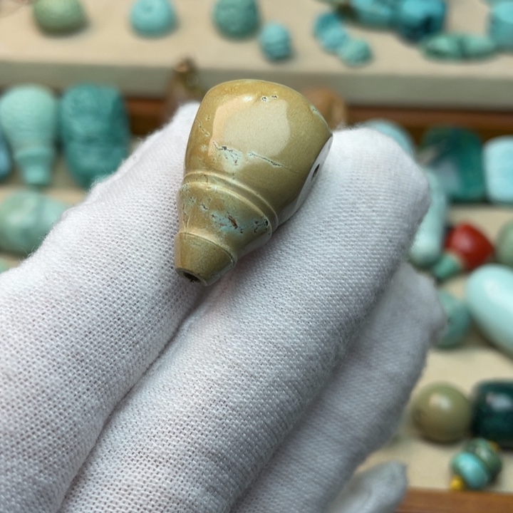 大***驴绿松石未镶嵌颈饰