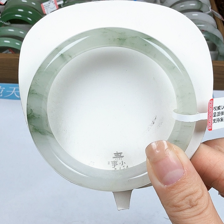 石英质玉手镯未镶嵌