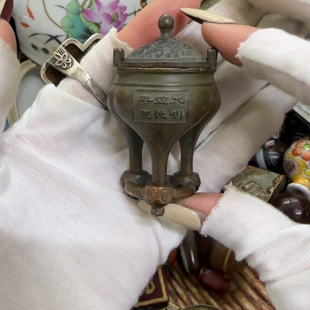 卢***哥你也不要生气哦啊哈哈你就我