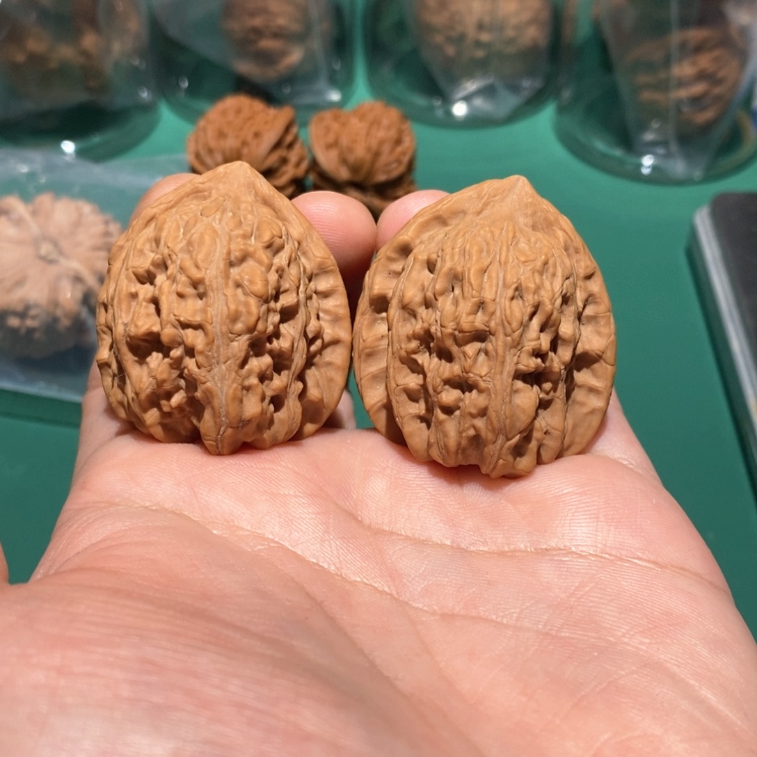 文玩核桃吊坠36赤龙鸡心全品