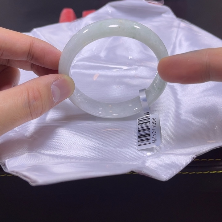 翡翠手镯未镶嵌天然翡翠a货多样性发一