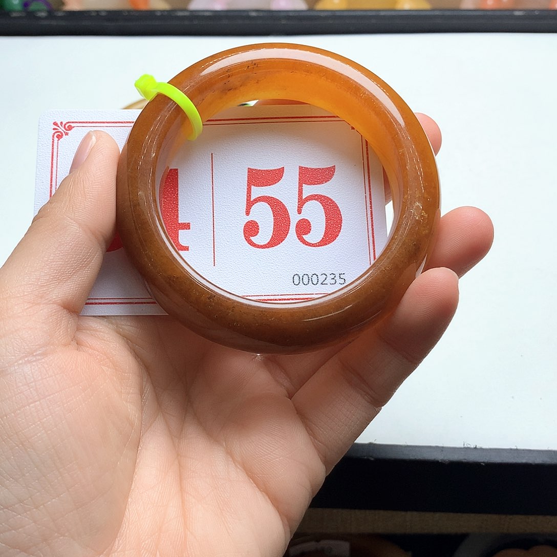 未镶嵌石英质玉（黄龙玉）手镯M****u