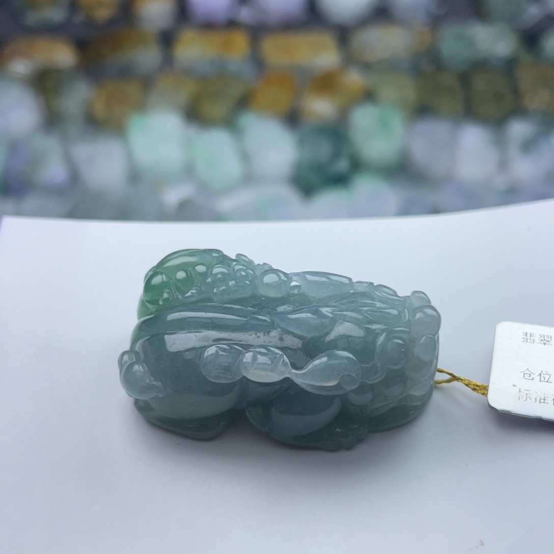 翡翠未镶嵌颈饰貔貅