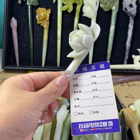 蛇纹石玉未镶嵌岫玉发簪?**春