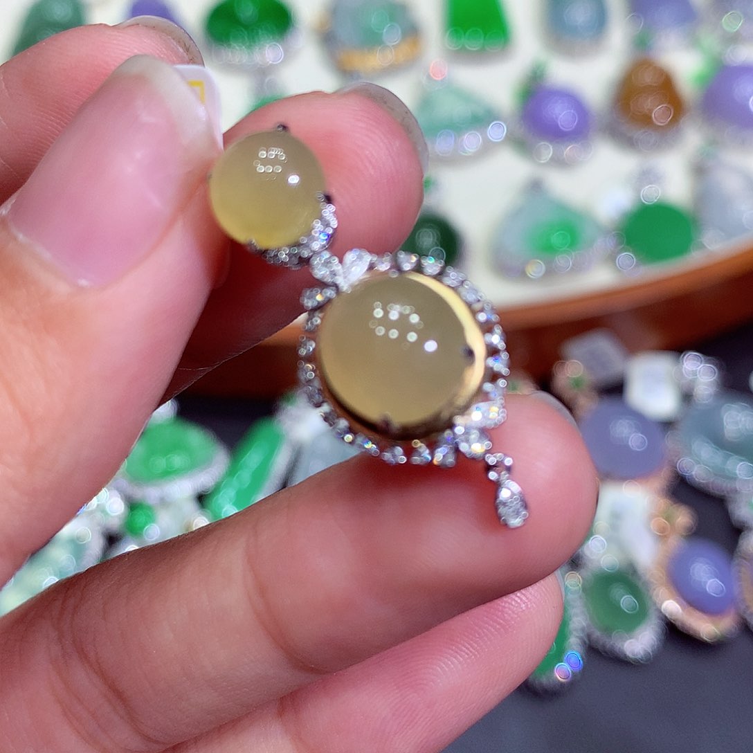 翡翠吊坠(不含链)18K金镶嵌