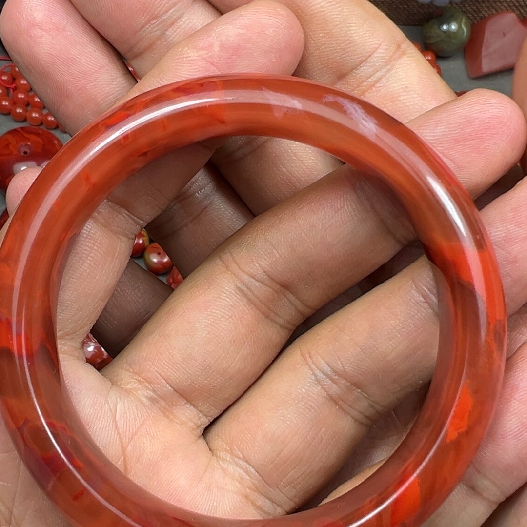 南红玛瑙未镶嵌手镯